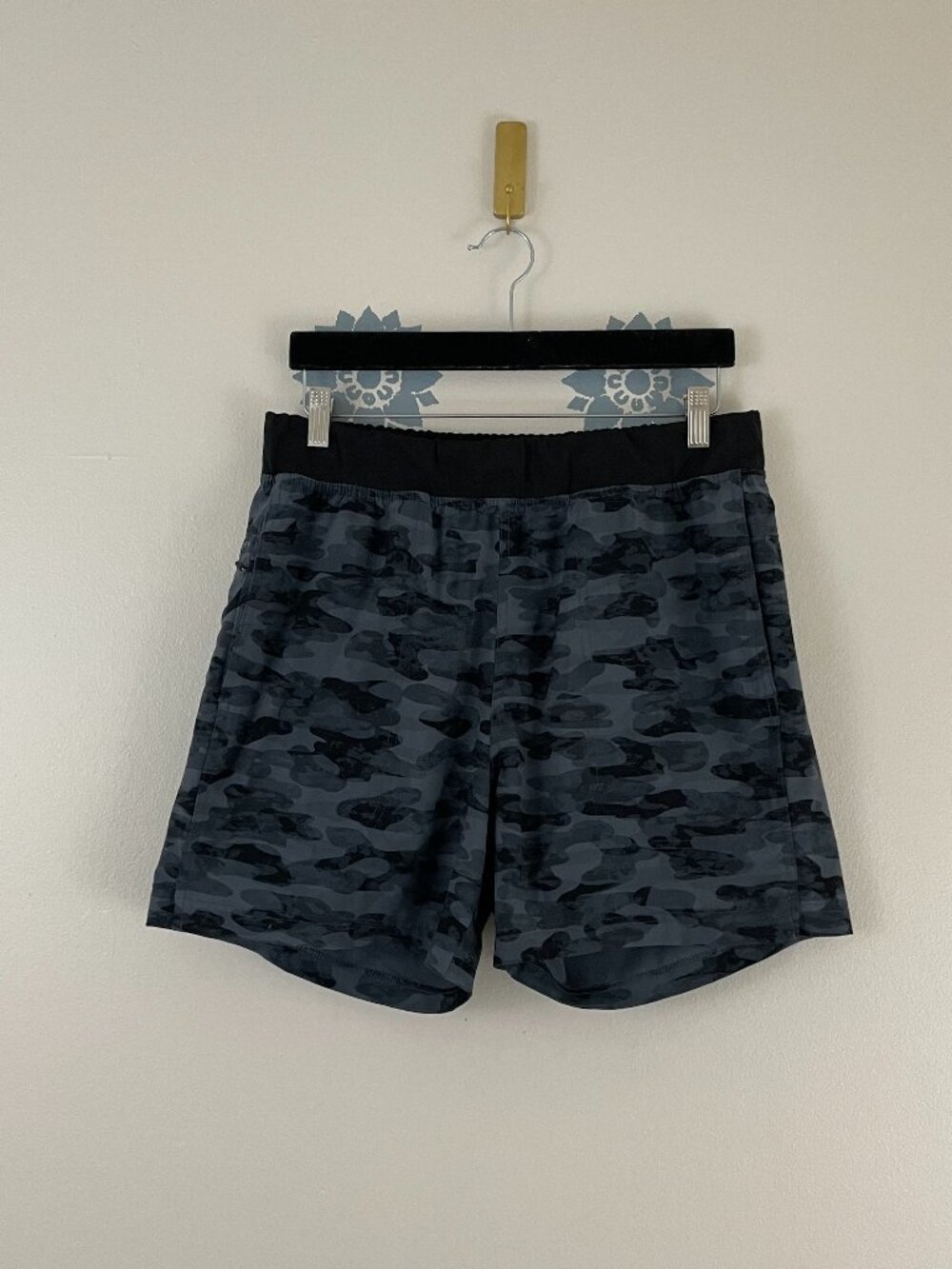 Free Fly Breeze Lined Active Shorts 5.5" in Seasmoke Camo Black Men's Size Large